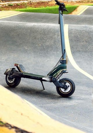 Patinete eléctrico con matrícula y con certificado