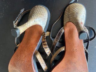 Sandalias de tacón piel serpiente