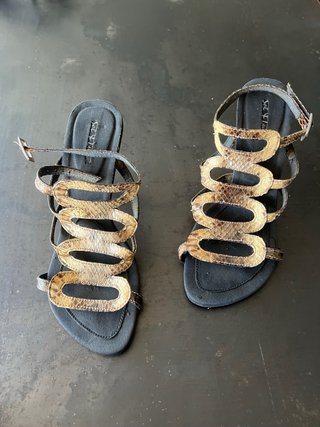 Sandalias de tacón piel serpiente