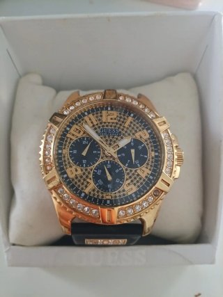 Reloj Guess Dorado y Negro con Cristales