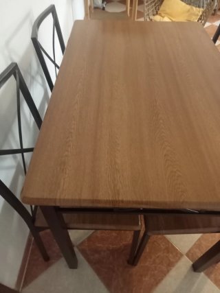 Mesa y 4 Sillas Comedor