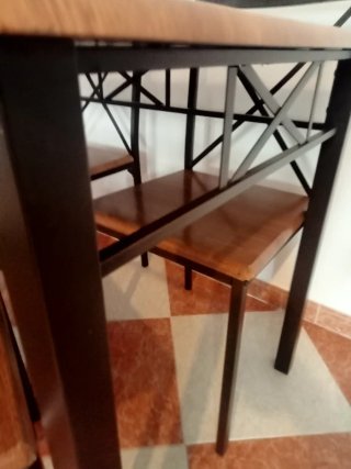 Mesa y 4 Sillas Comedor