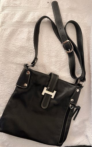 Bolso verde acolchado con cadena