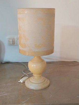 Lámpara de mesa de alabastro
