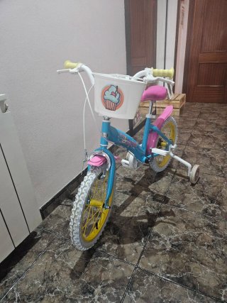 Bicicleta infantil con cesta, usada 2 veces