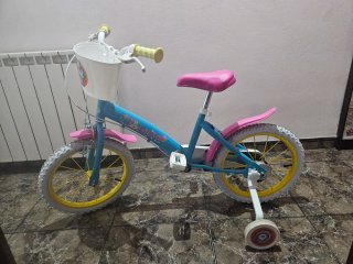 Bicicleta infantil con cesta, usada 2 veces