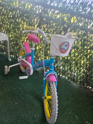 Bicicleta infantil con cesta, usada 2 veces
