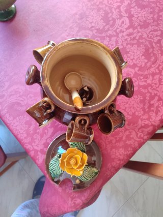 Bruciatore di liquore in ceramica con tazze
