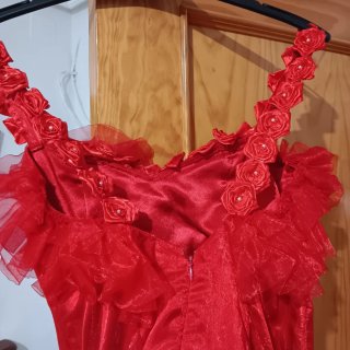 Vestido de fiesta rojo con pedrería echo a medida
