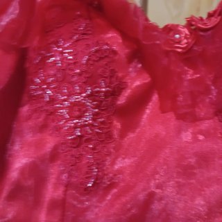 Vestido de fiesta rojo con pedrería echo a medida
