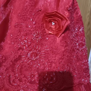 Vestido de fiesta rojo con pedrería echo a medida