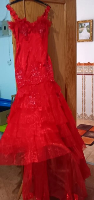 Vestido de fiesta rojo con pedrería echo a medida