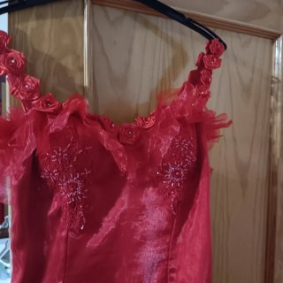 Vestido de fiesta rojo con pedrería echo a medida