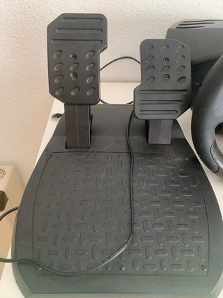 PS4 + Volante y Pedales Thrustmaster