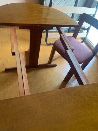 Mesa redonda de 90 extensible y 4 sillas de madera
