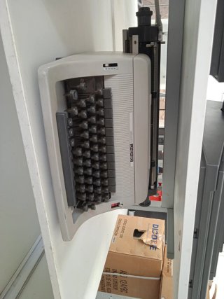 Máquina de escribir Olivetti Línea 90