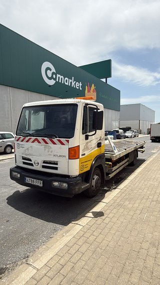 Grúa portacoches Nissan Atleon 8 toneladas
