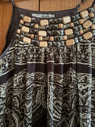 Vestido chic con pedrería