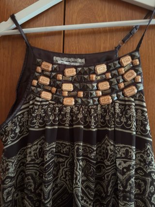 Vestido chic con pedrería