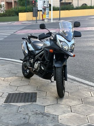 Suzuki V-Strom Adventure Moto