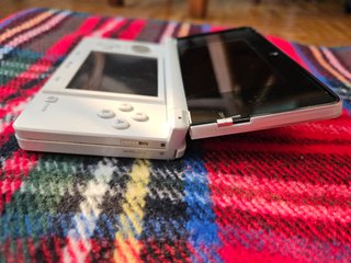 Nintendo 3DS Blanca + Cargador - Muy Buen Estado