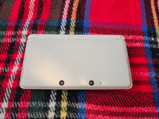 Nintendo 3DS Blanca + Cargador - Muy Buen Estado