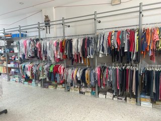 Se alquila o se transpasa tienda de ropa niños