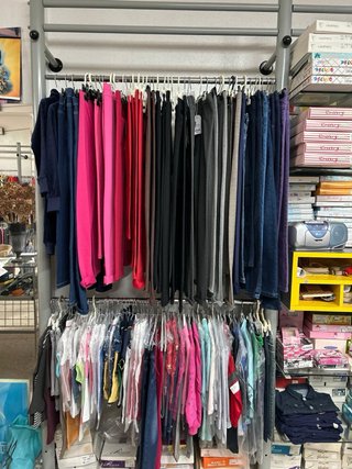 Se alquila o se transpasa tienda de ropa niños