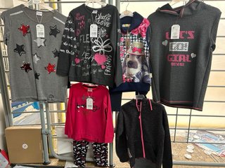 Se alquila o se transpasa tienda de ropa niños