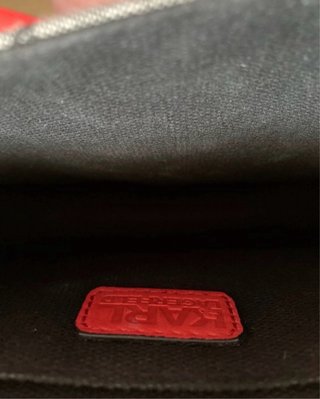Bolso Karl Lagerfeld gris y rojo