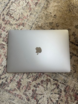 MacBook Pro 13” 2019 excelente · 16GB RAM + 1T SSD