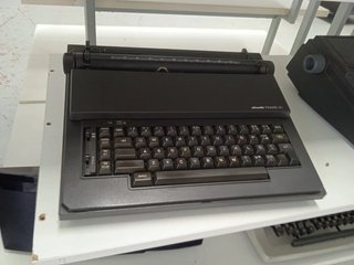 Máquina de escribir Olivetti Praxis 20