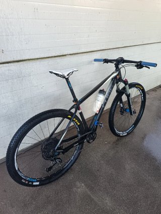 Bicicleta Cube Reaction GTC