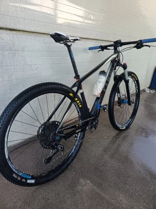 Bicicleta Cube Reaction GTC