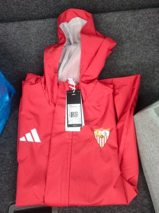 Chubasquero y sudadera SEVILLA FC Adidas