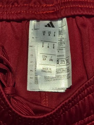 Short Liverpool Adidas rojo talla S nuevo