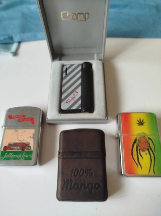 Lote de 4 mecheros tipo Zippo