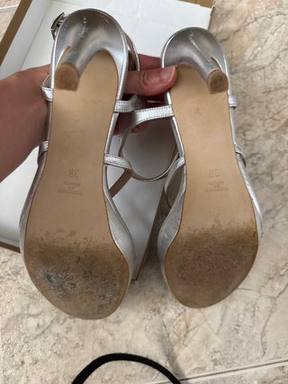 Sandalias tacón Gloria Ortiz plateadas talla 38