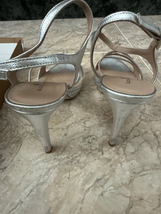 Sandalias tacón Gloria Ortiz plateadas talla 38