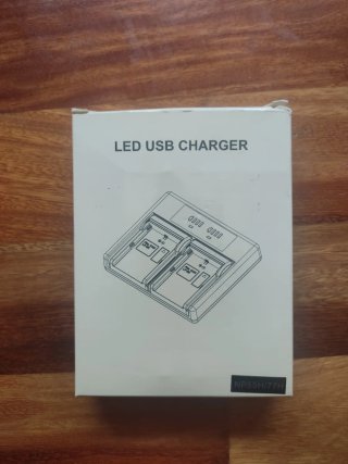 Cargador Dual LED USB NP55H/77H