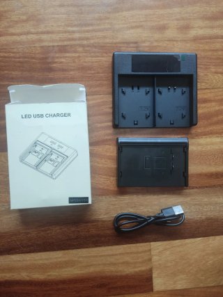 Cargador Dual LED USB NP55H/77H