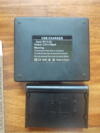 Cargador Dual LED USB NP55H/77H