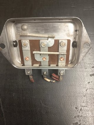 Antiguo regulador para  dinamo de camiones