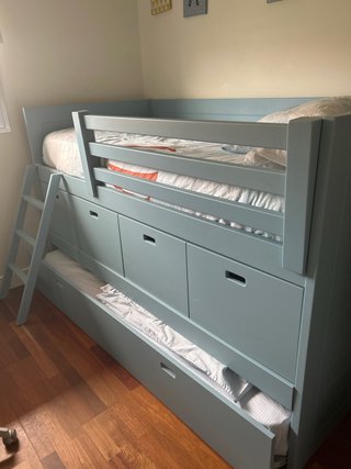 Cama infantil con almacenaje y 2 camas