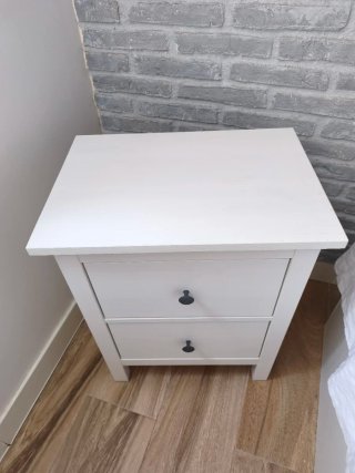 URGE VENDER!! Precio negociable. Cómoda y mesillas