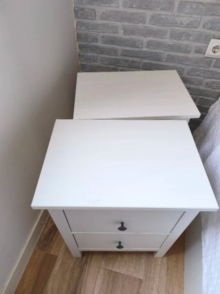 URGE VENDER!! Precio negociable. Cómoda y mesillas