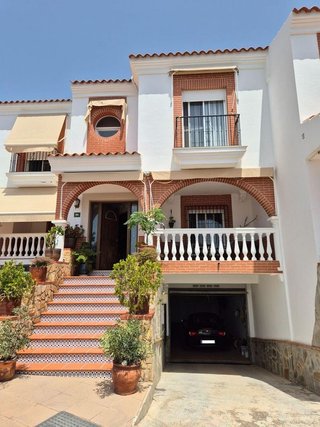 Casa adosada en venta en Almuñecar en Almuñécar