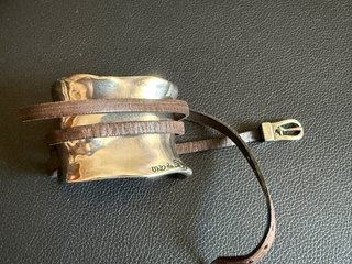 Pulsera UNO de 50 Plata y Piel Marrón.