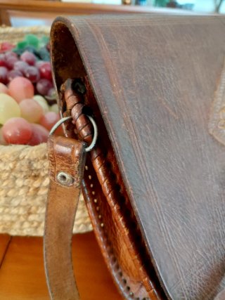 Bolso bandolera cuero con grabado