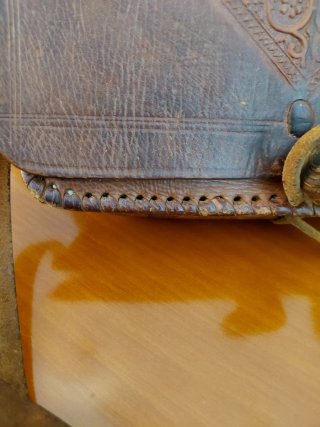 Bolso bandolera cuero con grabado